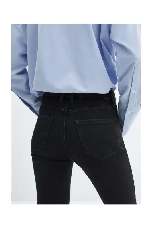 Skinny-Jeans mit verkürzter Länge - Schwarzer Denim - 11