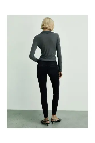 Skinny Push-up-Jeans - Schwarzer Denim - 2