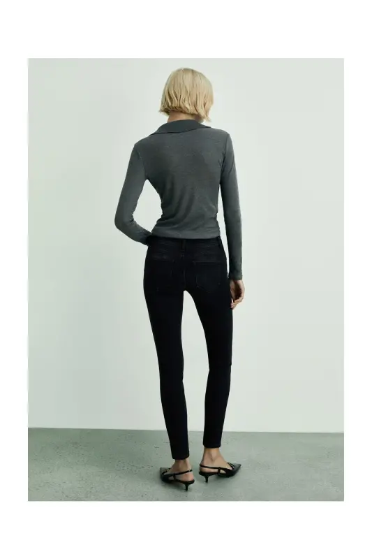 Skinny Push-up-Jeans - Schwarzer Denim - 2