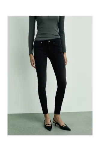 Skinny Push-up-Jeans - Schwarzer Denim - 4