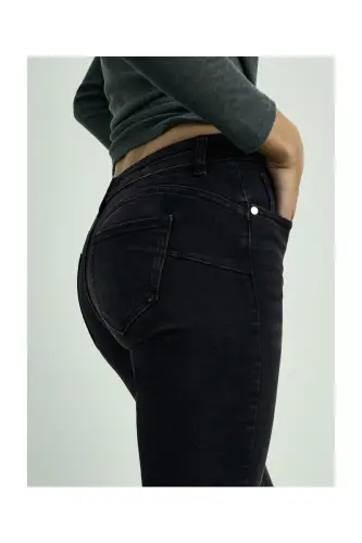 Skinny Push-up-Jeans - Schwarzer Denim - 11