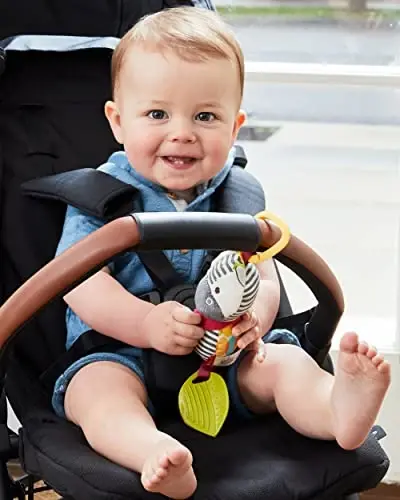 Skip Hop Bandana Buddies Baby Activity Chime & Teether Aravacha o'yinchog'i, Zebra - 2