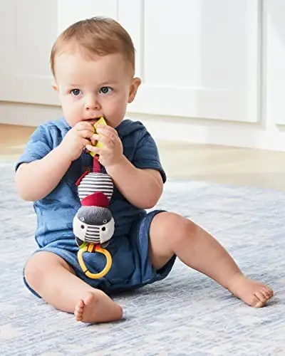 Skip Hop Bandana Buddies Baby Activity Chime & Teether Aravacha o'yinchog'i, Zebra - 4