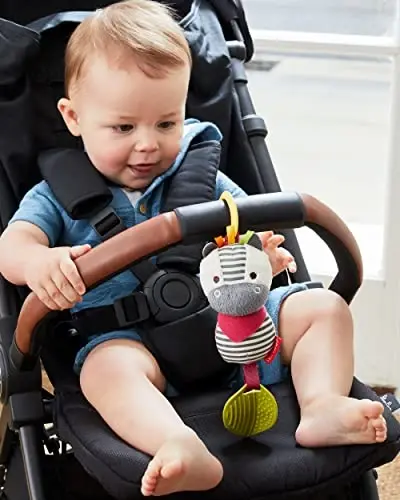 Skip Hop Bandana Buddies Baby Activity Chime & Teether Aravacha o'yinchog'i, Zebra - 6