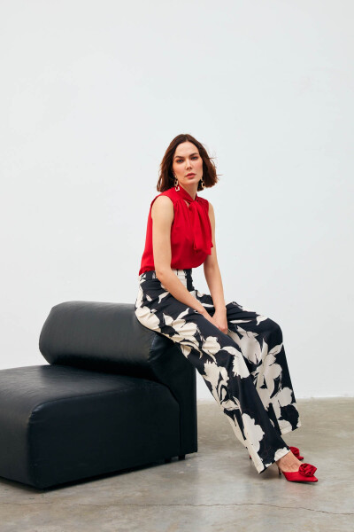 Sleeveless Blouse with Scarf - Red - 15