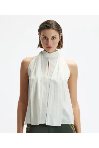 Sleeveless Button-Up Blouse with a Stand Collar 