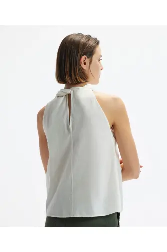 Sleeveless Button-Up Blouse with a Stand Collar - 3