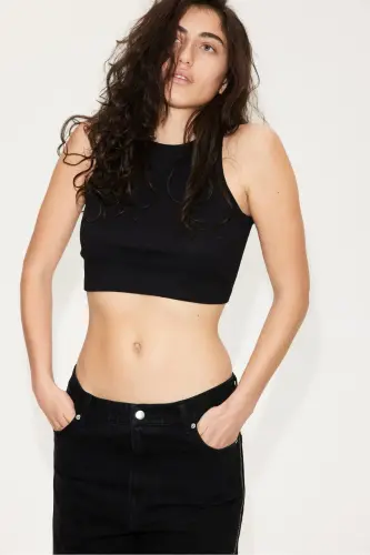 Sleeveless crop top 