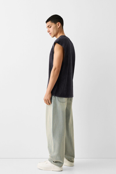 Sleeveless Oversized T-shirt - 3