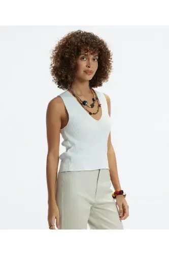 Sleeveless V-neck Knit Top-OFF WHITE - 2
