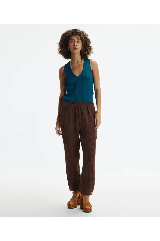 Sleeveless V-Neck Sweater - 2