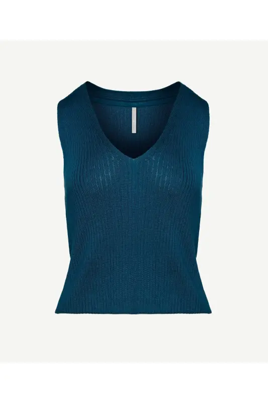 Sleeveless V-Neck Sweater - 5