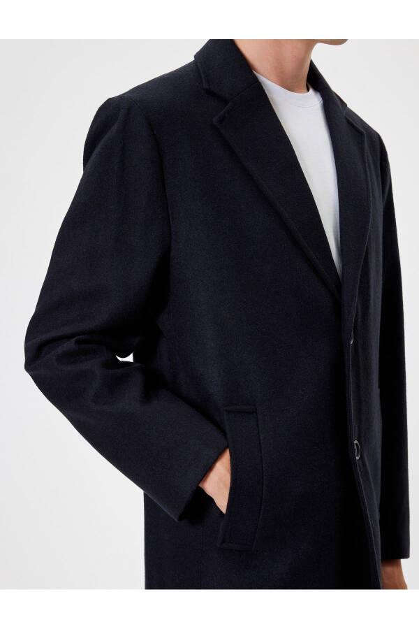 Slim Fit cashmere coat with pocket details - 11