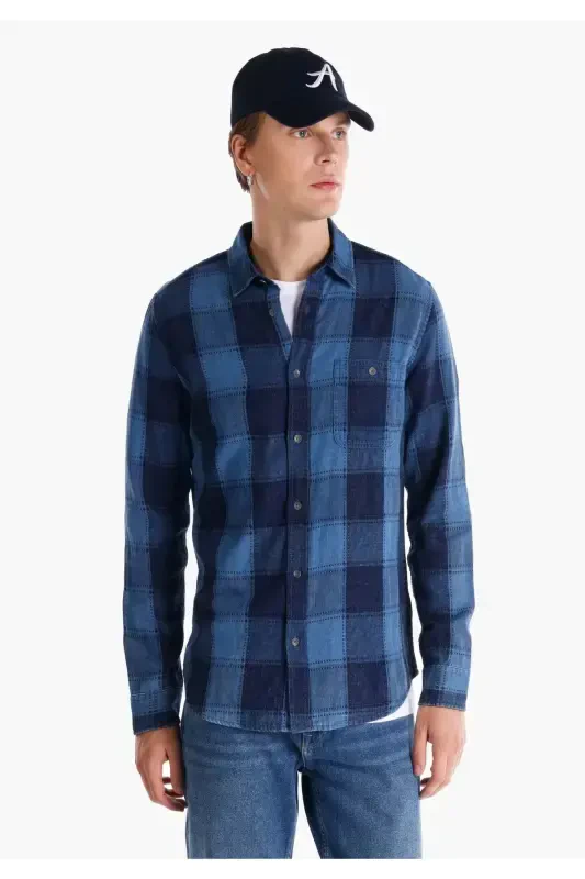 Slim fit, checkered blue men's long-sleeved shirt. - 1
