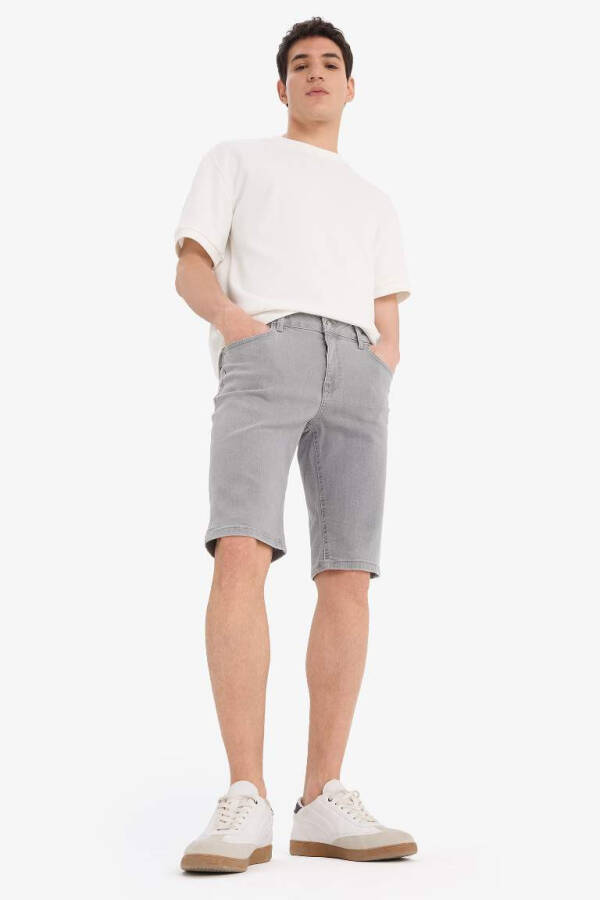 Slim Fit Dar Kalıp Normal Bel Dar Paça Jean Bermuda Şort Gri - 4