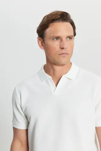 Slim Fit Dar Kesim Polo Yaka Jakarlı Esnek Ekru Tişört - Ekru - 4
