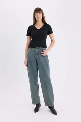 Slim Fit Dar Kesim V Yaka Basic Düz Ribana Kısa Kollu Tişört-Siyah - DEFACTO (1)
