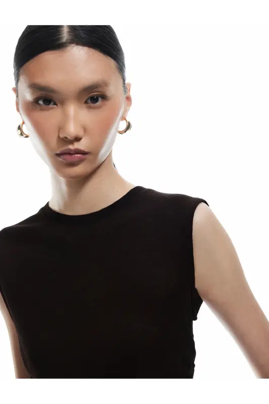 Slim Fit Drape Bilan Yaka Yengsiz Bluz-Qahva - 3