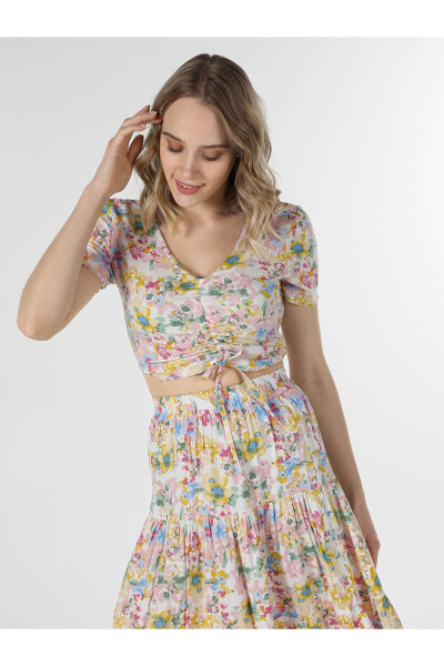 Slim fit, floral print, multi-colored women's short sleeve shirt. - COLIN’S