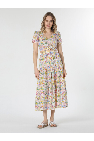 Slim fit, floral print, multi-colored women's short sleeve shirt. - 4