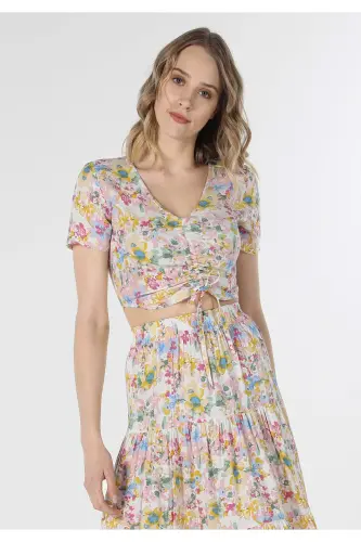 Slim fit, floral print, multi-colored women's short sleeve shirt. - 3
