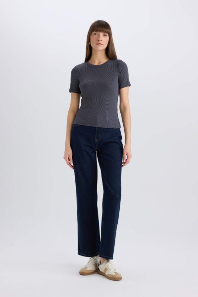 Slim Fit Футболка с круглым вырезом и ребристой структурой с коротким рукавом Антрацит - DEFACTO (1)