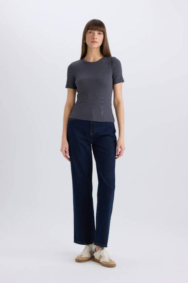 Slim Fit Футболка с круглым вырезом и ребристой структурой с коротким рукавом Антрацит - 2