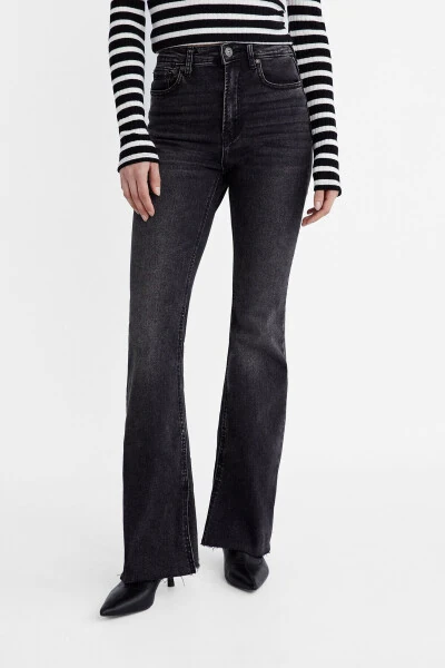Slim Fit Jeans with Spanish Legs - STRADIVARIUS (1)