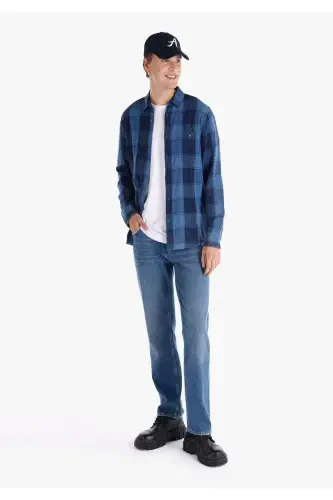 Slim fit, ko'k rangli kat-katli erkaklar uchun uzun yengli ko'ylak. - 3