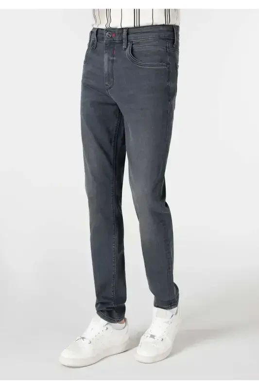 Slim fit, low rise, straight leg black men's pants. - 4