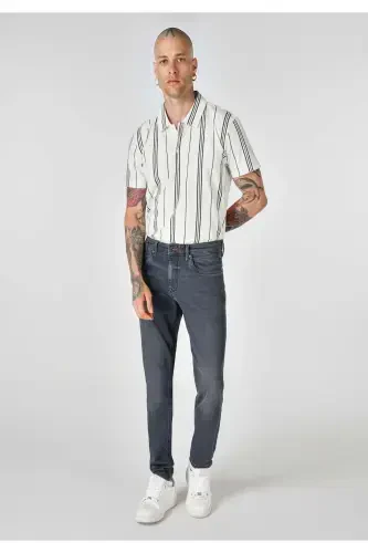 Slim fit, pastki qismi past, to'g'ri oyoqli qora erkaklar shimini. - 1