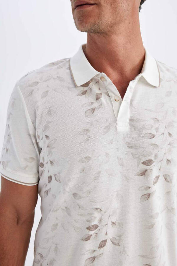 Slim Fit Dar Kesim Polo Yaka Baskılı Kısa Kollu Tişört Kırık Beyaz - 5