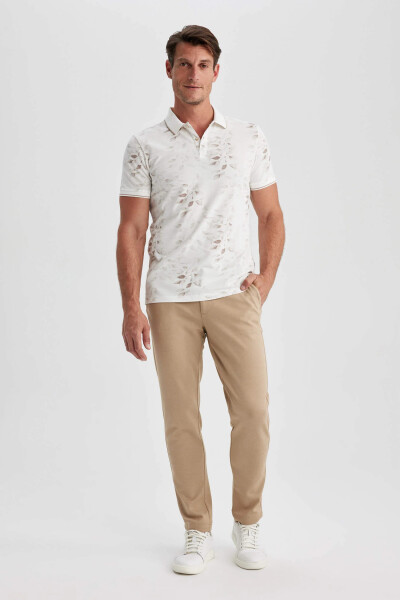 Slim Fit Dar Kesim Polo Yaka Baskılı Kısa Kollu Tişört Kırık Beyaz - 8