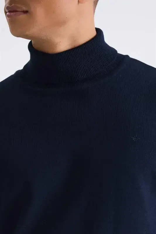 Slim Fit Solid Turtleneck Knitted Pullover - 3
