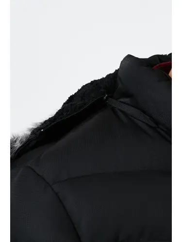 Slim Fit Sun'iy Mo'ynali Peluş Astarli Chiqariladigan Kapüşonli Shishme Mont 5761080 B-Qora - 7