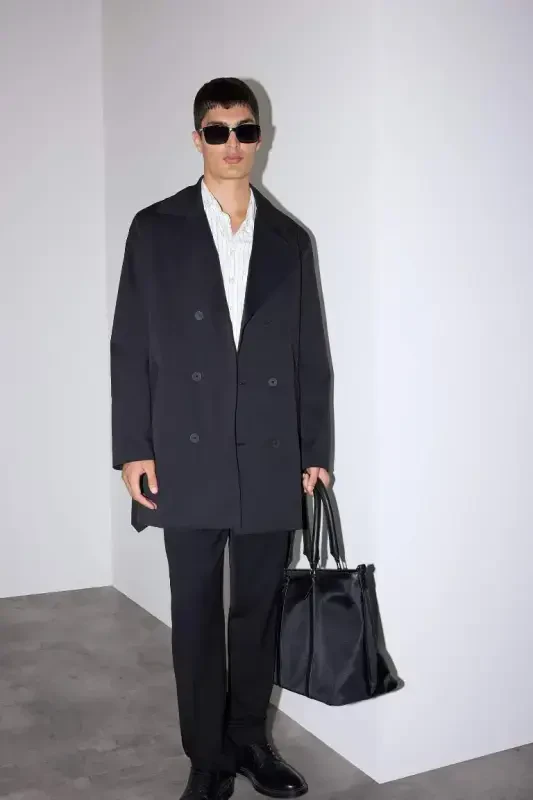 Slim Fit Tor kesilgan tugmachali kamarli trençkot qora - 2