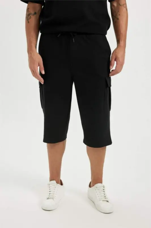 Slim Fit узкие брюки карго с карманами, однотонные базовые бриджи-шорты - черные - DEFACTO