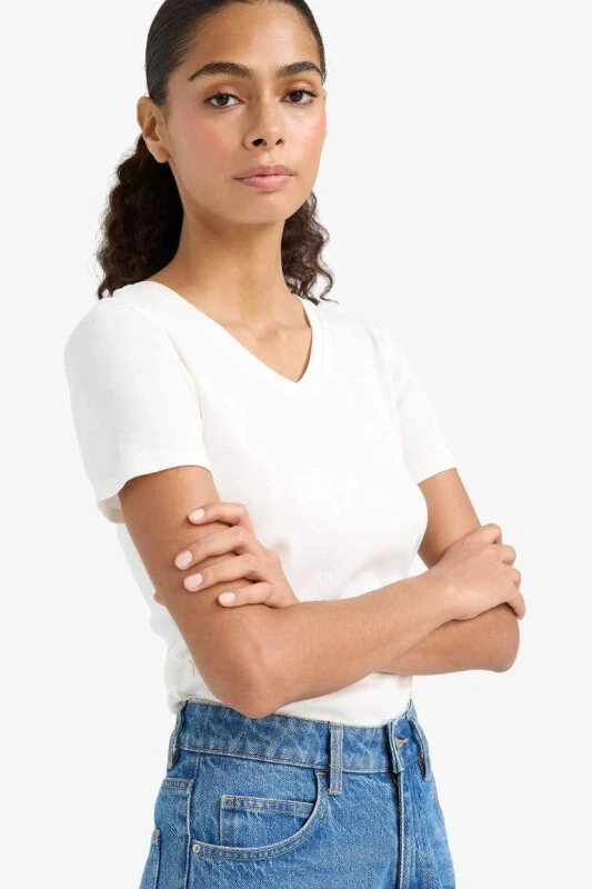 Slim Fit Узкий крой V-образный вырез Базовая Однотонная Рубчатая Футболка с короткими рукавами - Экрю - DEFACTO