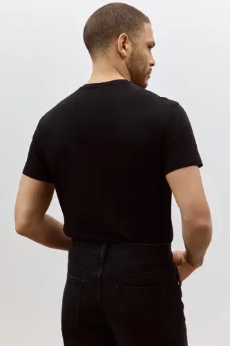 Slim Fit V bo'yinli futbolka - 5