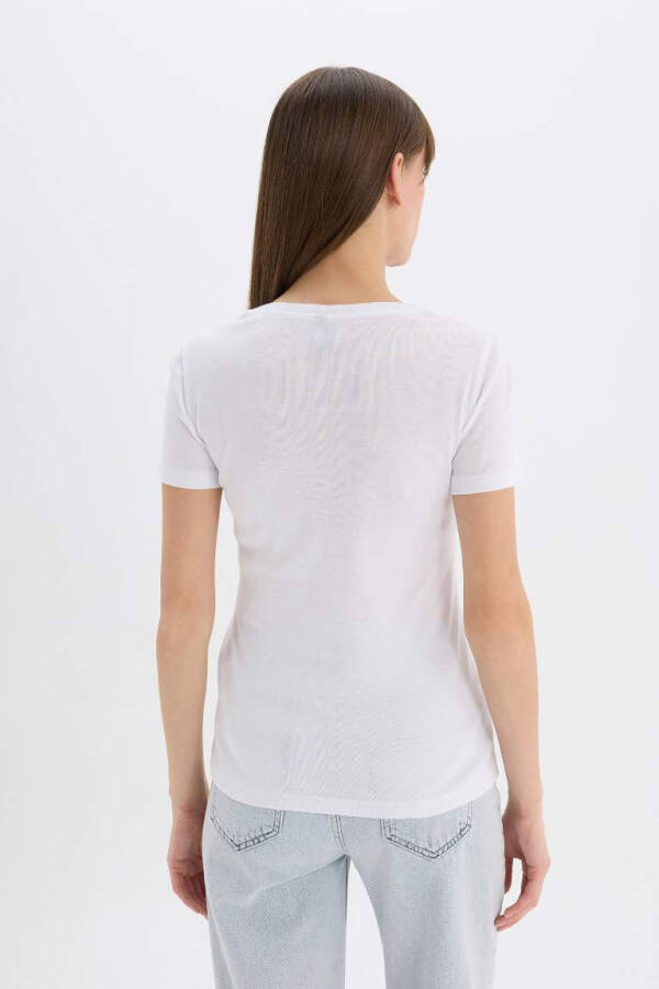 Slim Fit Dar Kesim V Yaka Ribana Basic Düz %100 Pamuk Kısa Kollu Tişört-Beyaz - 6