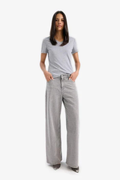 Slim Fit Dar Kesim V Yaka Ribana Basic Düz Kısa Kollu Tişört-Gri Melanj - DEFACTO (1)