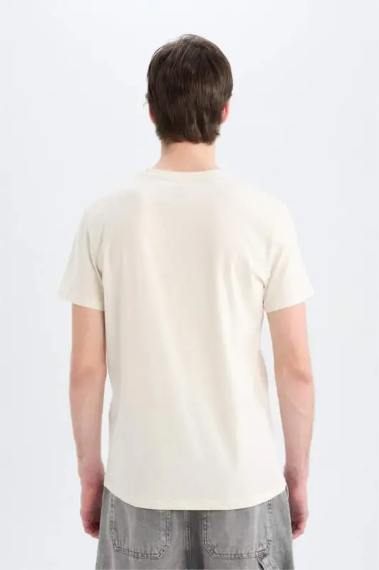 Slim Fit, velo yaxali, bosilgan, qisqa yengli futbolka, qum rang. - 5