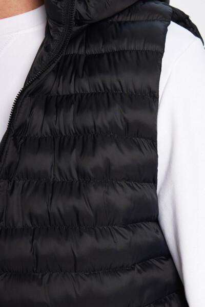 Slim fit, windproof, black puffer vest with detachable hood, pockets and lining. - 3