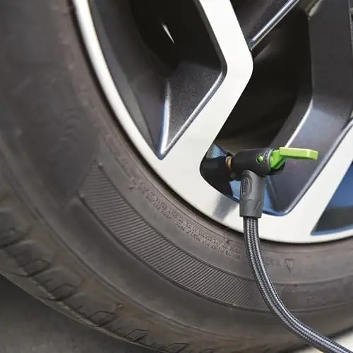 Slime Tire Inflator XL 40090, yuk mashinalari va yo'ltanlamas avtomobillarning katta shinalarini tezda shishiradi, tez ulanadigan havo shlangi va joyni tejaydigan simni saqlash joyi, shinalarni 5/7 daqiqada shishiradi - 5