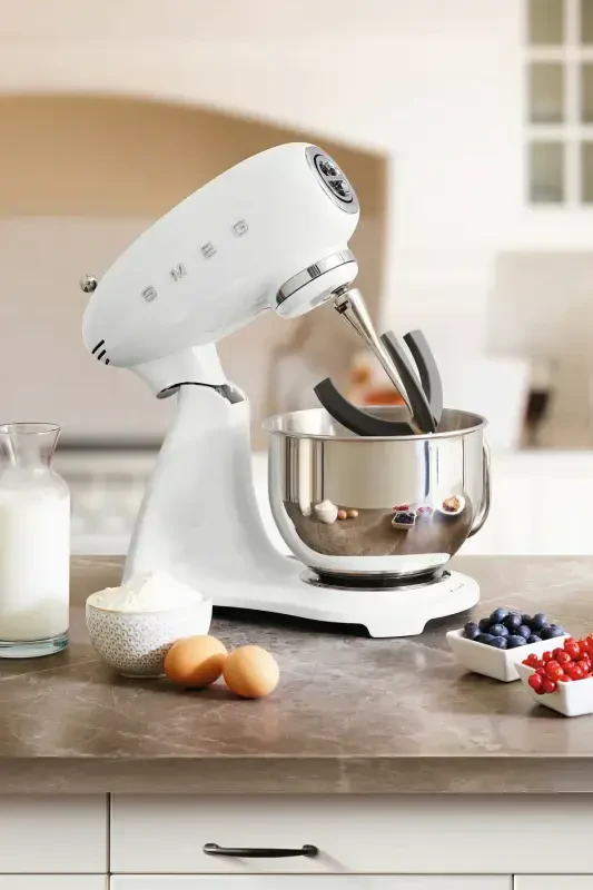 SMF03WHEU Retro 4.8 Litre White Stand Mixer - 5