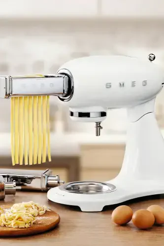 SMF03WHEU Retro 4.8 Litre White Stand Mixer - 8