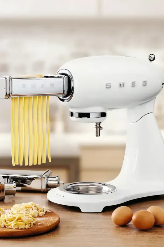 SMF03WHEU Retro 4.8 Litre White Stand Mixer - 8