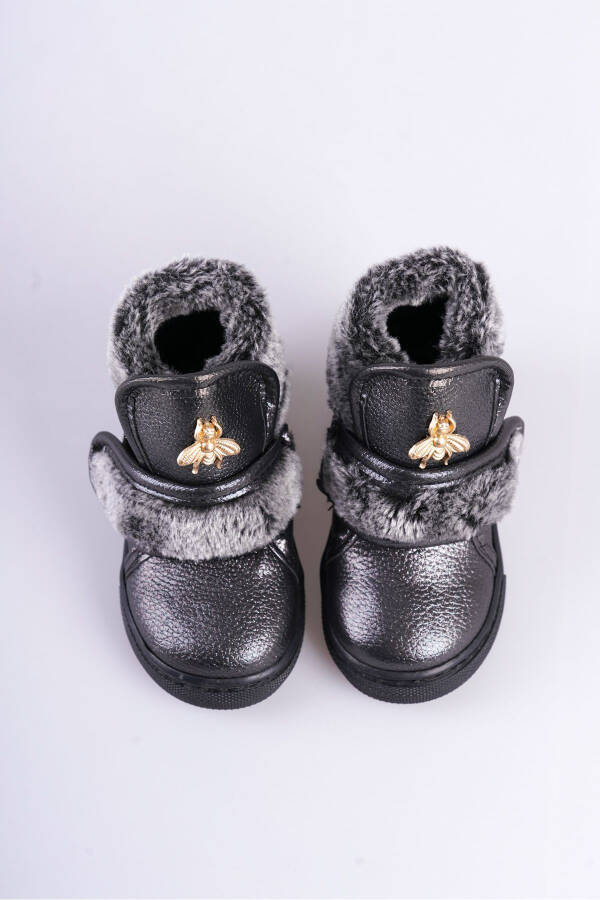 Smoked Furry Bee Detailed Hook and Loop Non-Slip Sole Girls' Boots - 3