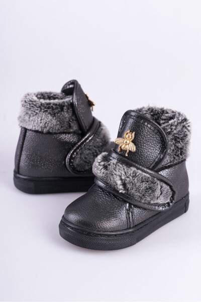 Smoked Furry Bee Detailed Hook and Loop Non-Slip Sole Girls' Boots - 4