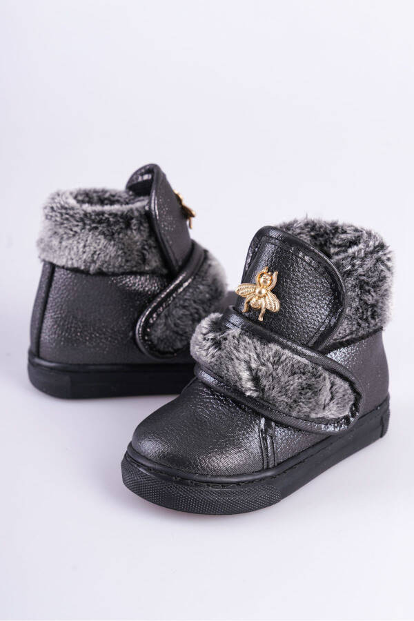 Smoked Furry Bee Detailed Hook and Loop Non-Slip Sole Girls' Boots - 4